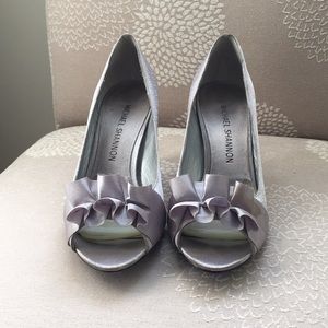 Michael Shannon Size 8 silver pumps
